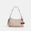 Teri-Schultertasche aus Signature Canvas