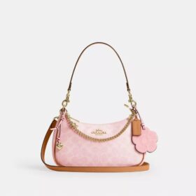 Teri-Schultertasche aus Signature Canvas mit Anhängern