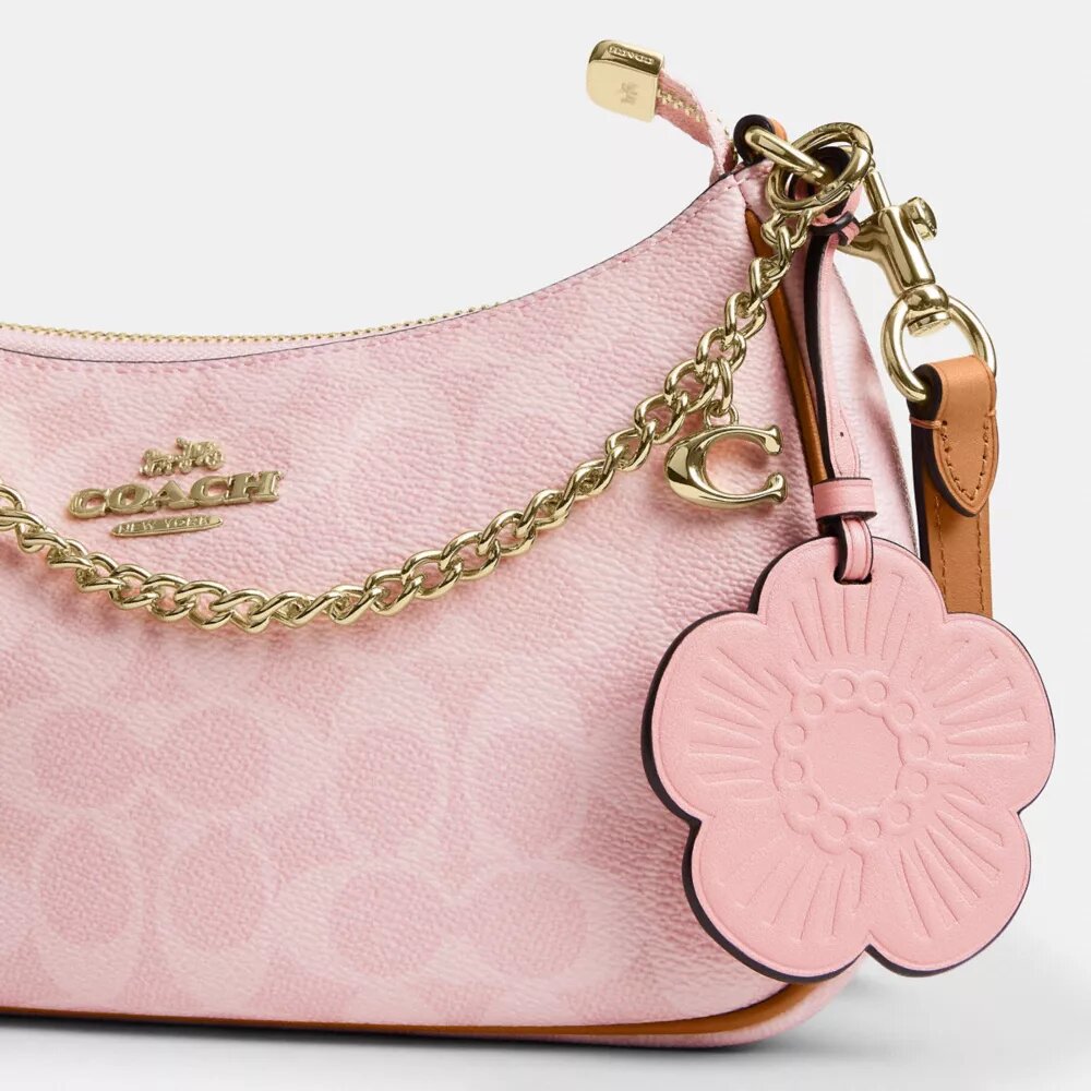 Teri-Schultertasche aus Signature Canvas mit Anhängern