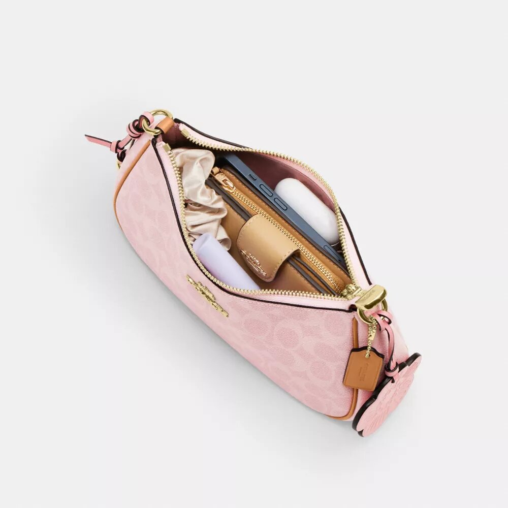 Teri-Schultertasche aus Signature Canvas mit Anhängern