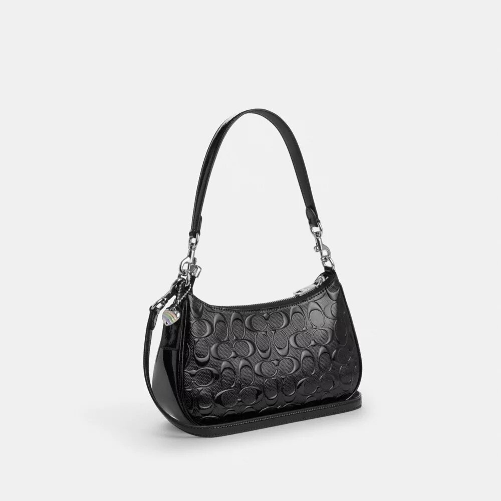 Teri-Schultertasche aus Signature-Leder mit Herz-Anhänger