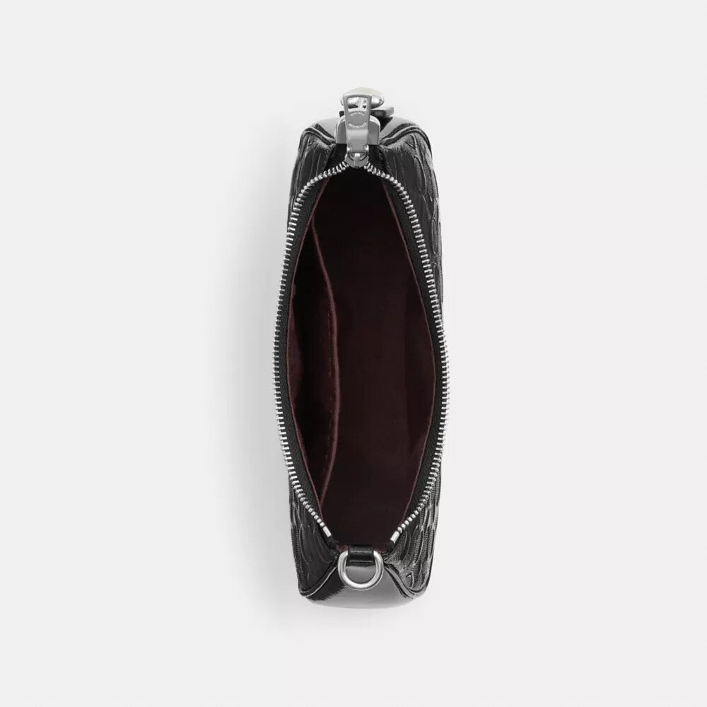 Teri-Schultertasche aus Signature-Leder mit Herz-Anhänger