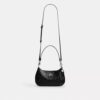 Teri-Schultertasche aus Signature-Leder mit Herz-Anhänger