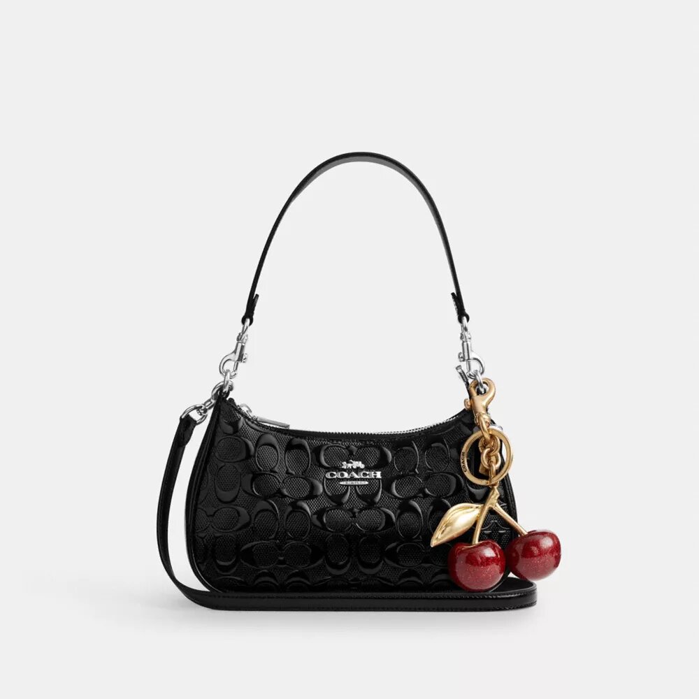 Teri-Schultertasche aus Signature-Leder mit Herz-Anhänger