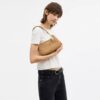 Teri-Schultertasche mit Anhänger