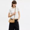 Teri-Schultertasche mit Anhänger