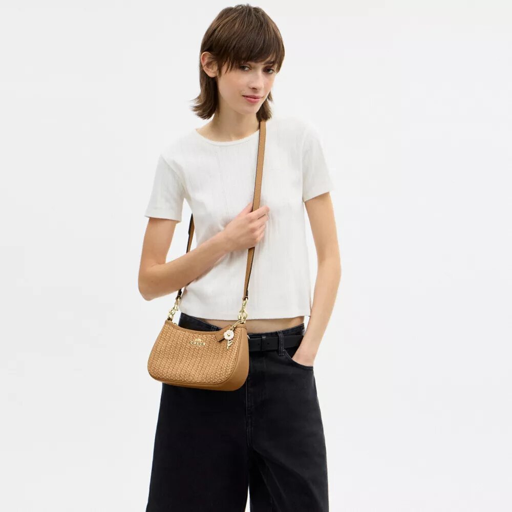 Teri-Schultertasche mit Anhänger