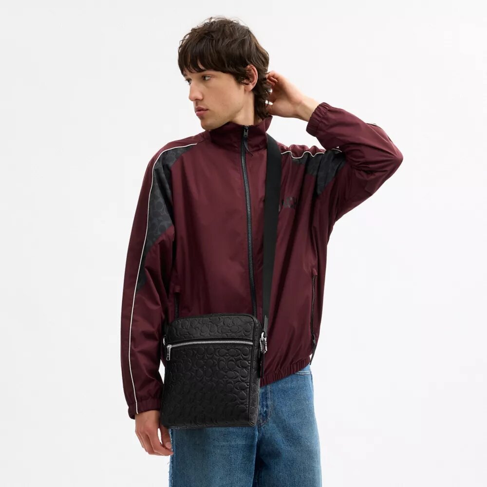 Tristan Umhängetasche 22 aus Signature-Leder