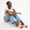 Udele Sport-Pantoletten im charakteristischen Denim-Look