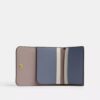 Unverzichtbare Geldbörse im Colorblock-Design