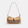 Waverly-Tasche mit zwei Turnlock-Verschlüssen aus unserem charakteristischen Jacquard