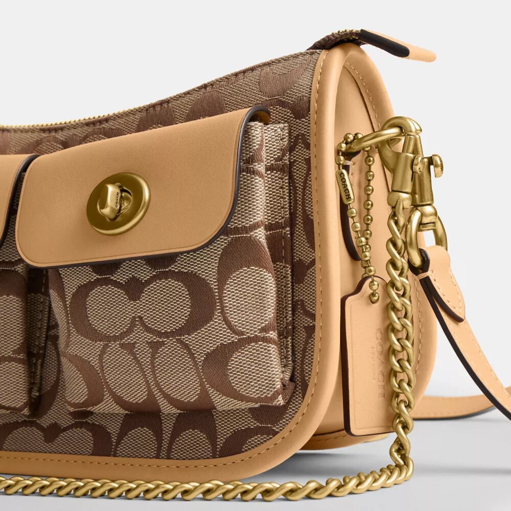 Waverly-Tasche mit zwei Turnlock-Verschlüssen aus unserem charakteristischen Jacquard