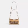 Waverly-Tasche mit zwei Turnlock-Verschlüssen aus unserem charakteristischen Jacquard