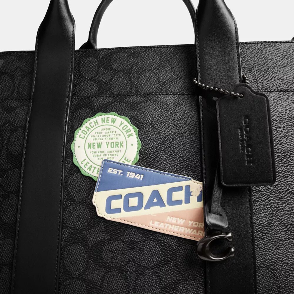 Wesley-Shopper aus Signature Canvas mit Aufnähern
