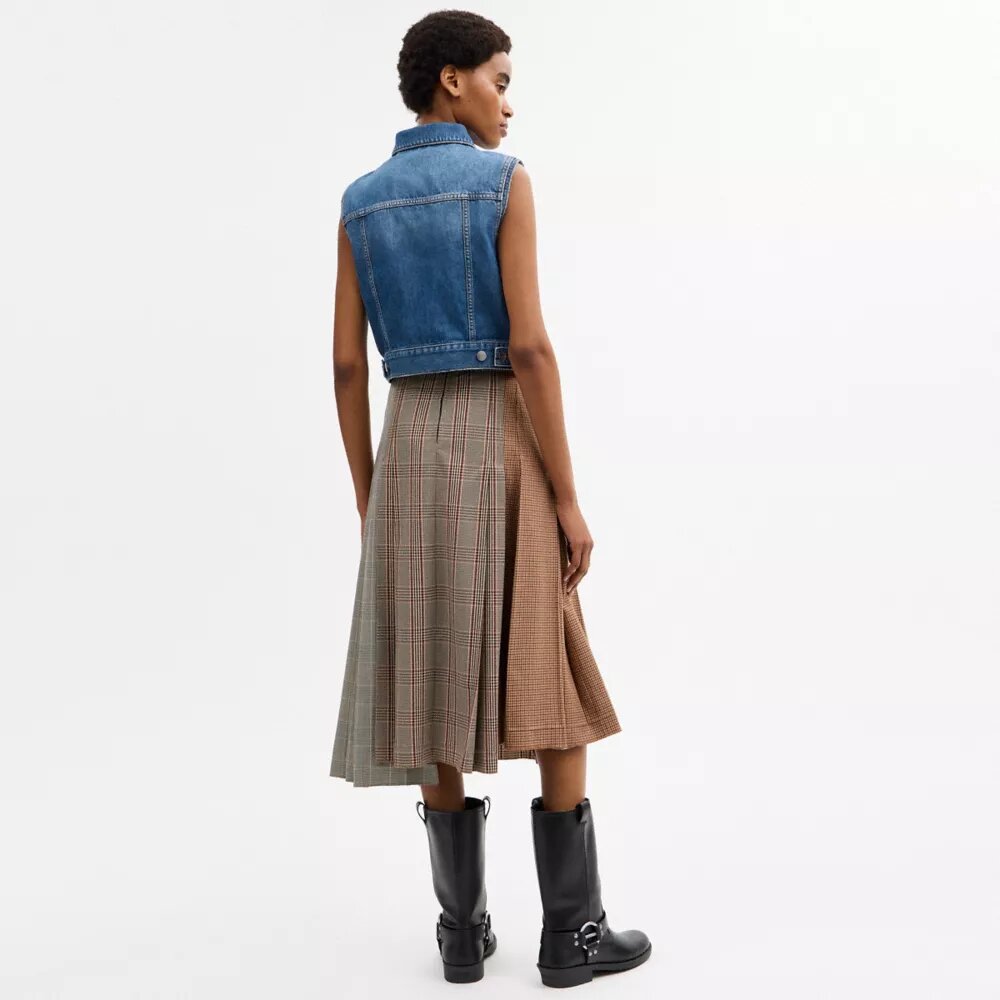 Weste aus geschrumpftem Denim im Workwear-Stil