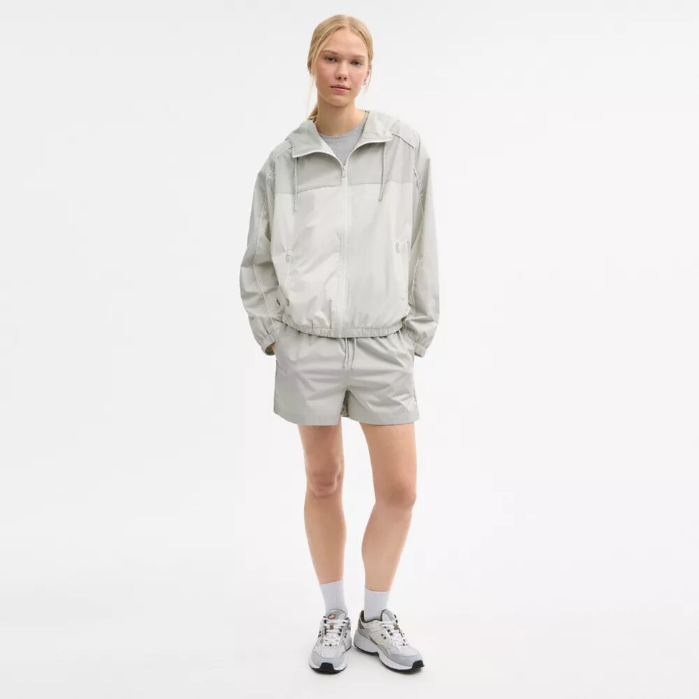 Windbreaker mit Kapuze
