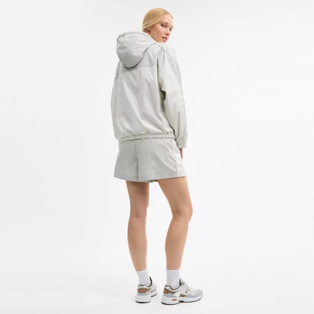Windbreaker mit Kapuze