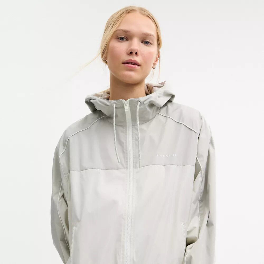 Windbreaker mit Kapuze